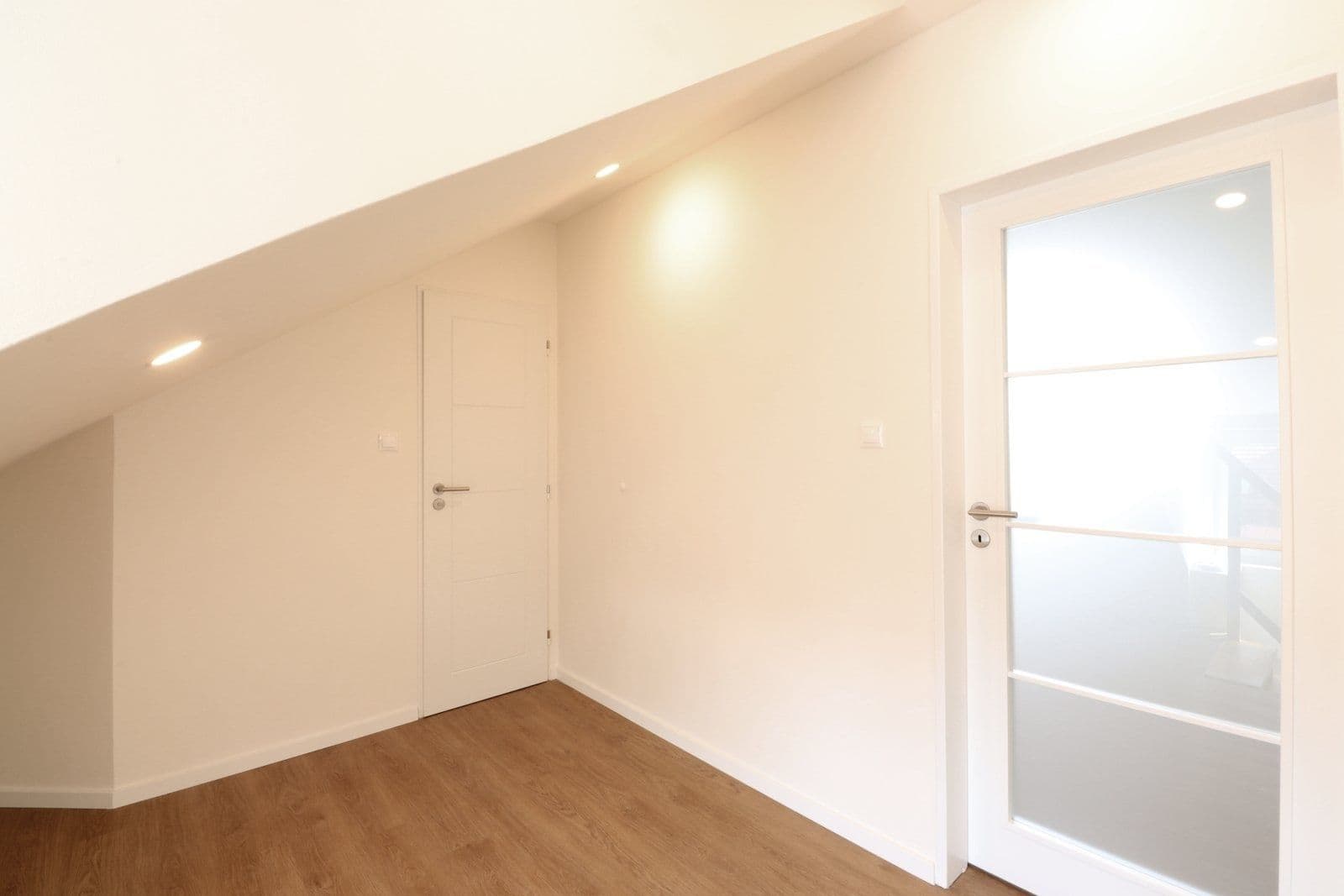 Pronájem bytu 5+1 200 m², Čajkovského, Praha, Praha Pronájem bytu 5+1 200 m², Čajkovského, Praha, Praha