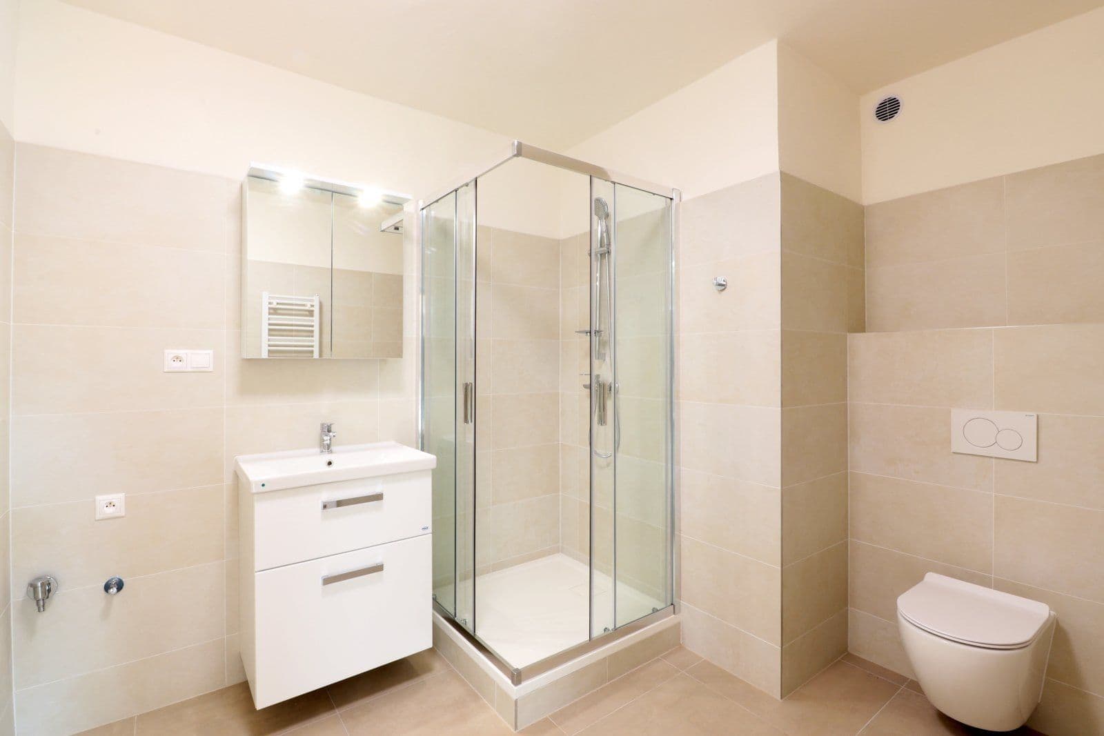 Pronájem bytu 5+1 200 m², Čajkovského, Praha, Praha Pronájem bytu 5+1 200 m², Čajkovského, Praha, Praha