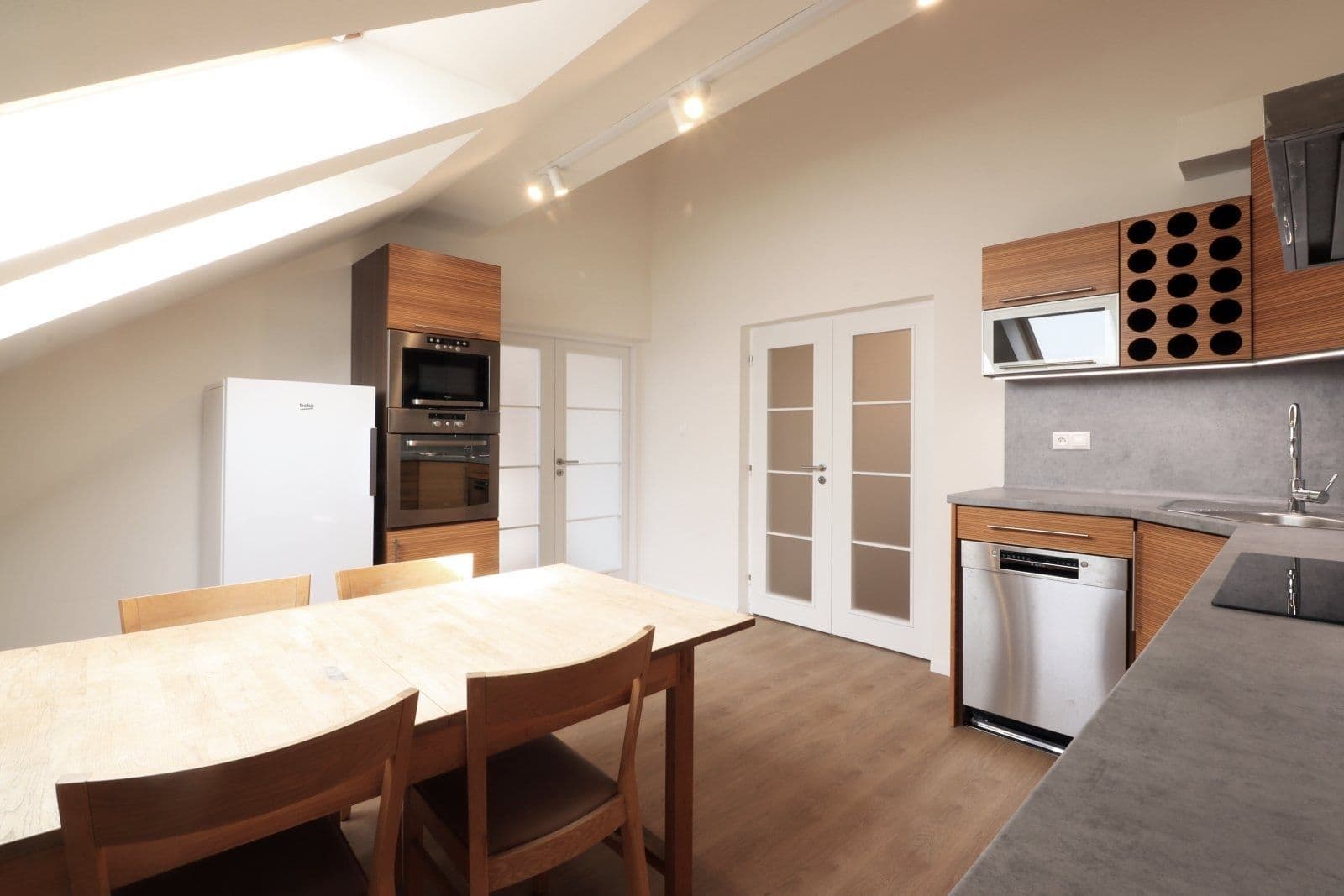 Pronájem bytu 5+1 200 m², Čajkovského, Praha, Praha Pronájem bytu 5+1 200 m², Čajkovského, Praha, Praha