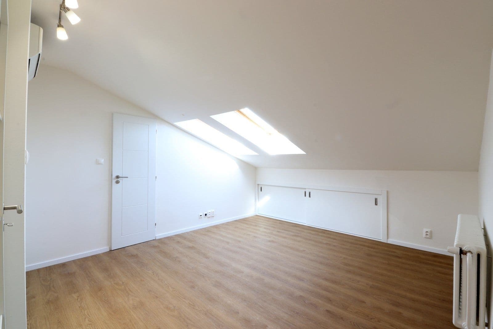 Pronájem bytu 5+1 200 m², Čajkovského, Praha, Praha Pronájem bytu 5+1 200 m², Čajkovského, Praha, Praha