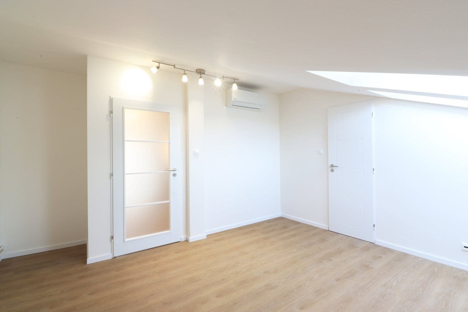 Pronájem bytu 5+1 200 m², Čajkovského, Praha, Praha Pronájem bytu 5+1 200 m², Čajkovského, Praha, Praha