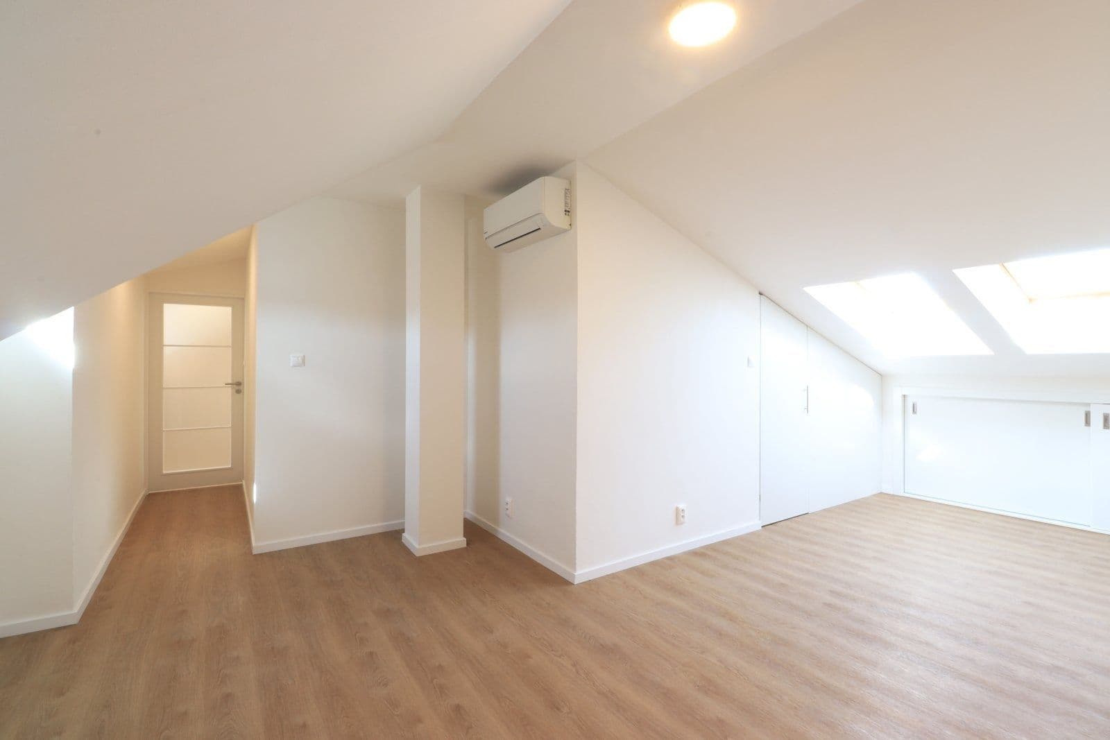 Pronájem bytu 5+1 200 m², Čajkovského, Praha, Praha Pronájem bytu 5+1 200 m², Čajkovského, Praha, Praha