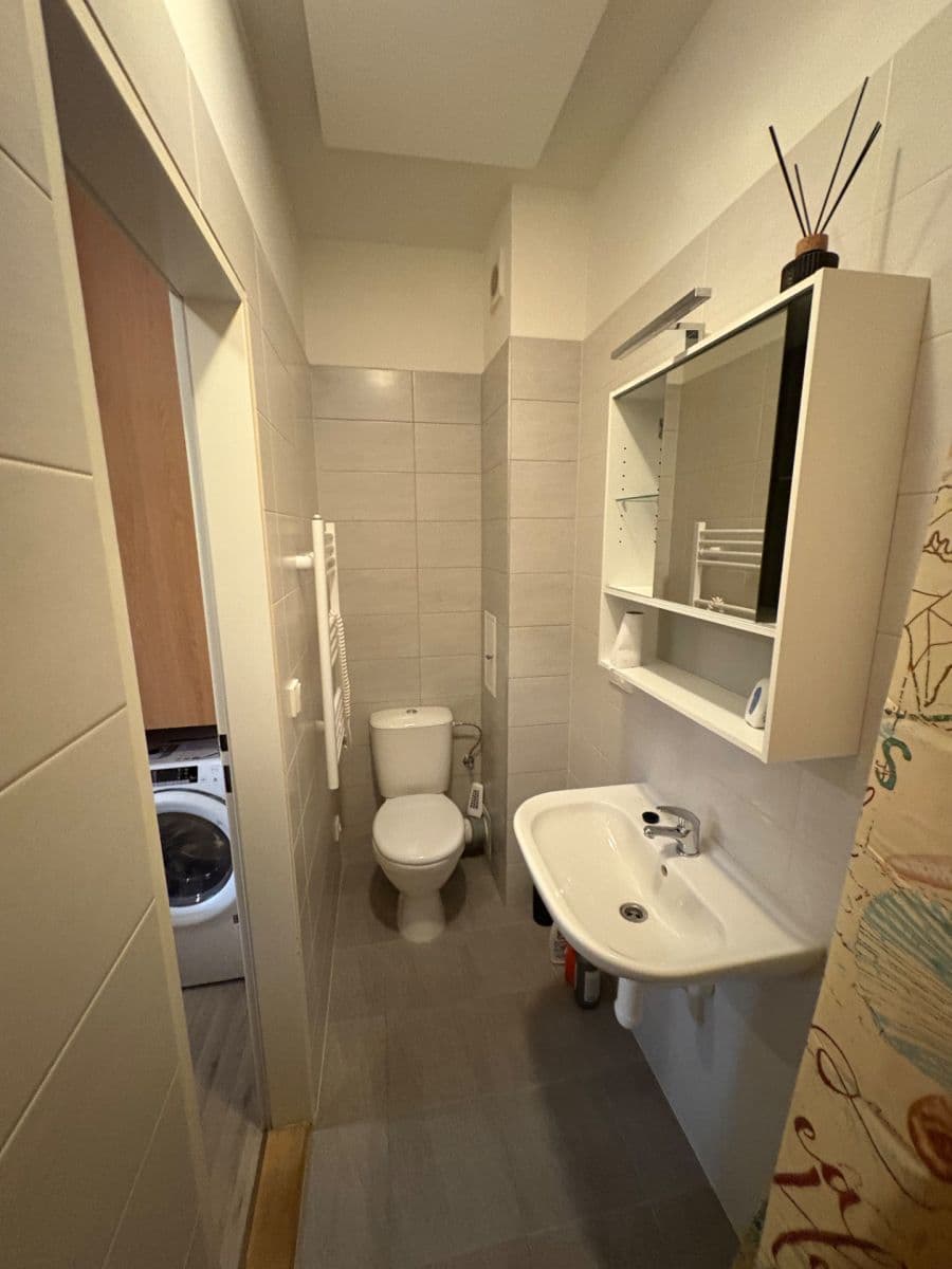 Pronájem bytu 1+kk 21 m², Škvorec, Středočeský kraj Pronájem bytu 1+kk 21 m², Škvorec, Středočeský kraj