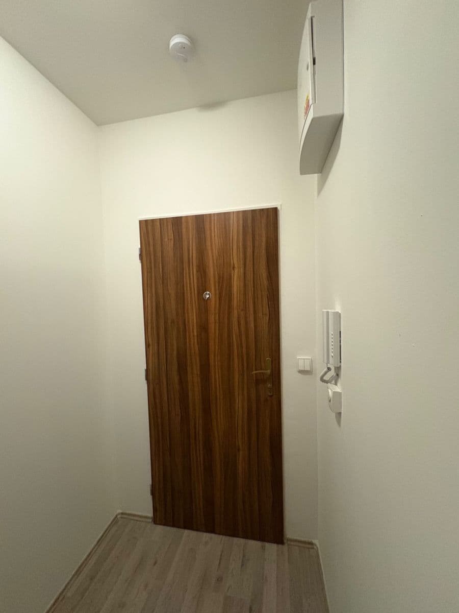 Pronájem bytu 1+kk 21 m², Škvorec, Středočeský kraj Pronájem bytu 1+kk 21 m², Škvorec, Středočeský kraj