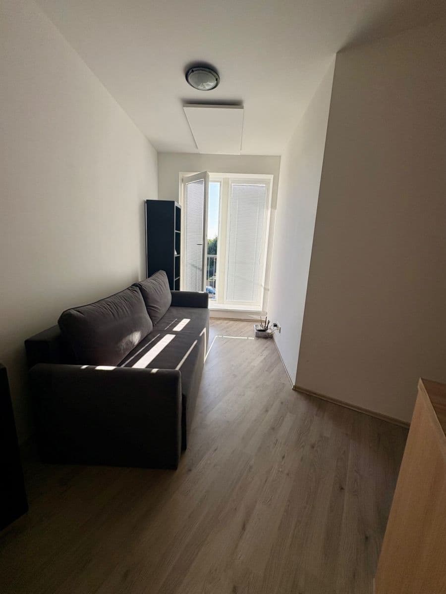 Pronájem bytu 1+kk 21 m², Škvorec, Středočeský kraj Pronájem bytu 1+kk 21 m², Škvorec, Středočeský kraj