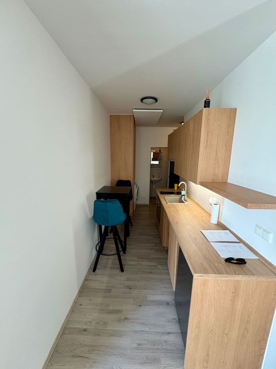 Pronájem bytu 1+kk 21 m², Škvorec, Středočeský kraj Pronájem bytu 1+kk 21 m², Škvorec, Středočeský kraj
