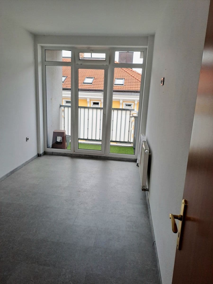 Pronájem bytu 4+1 107 m², Nová, České Budějovice, Jihočeský kraj Pronájem bytu 4+1 107 m², Nová, České Budějovice, Jihočeský kraj