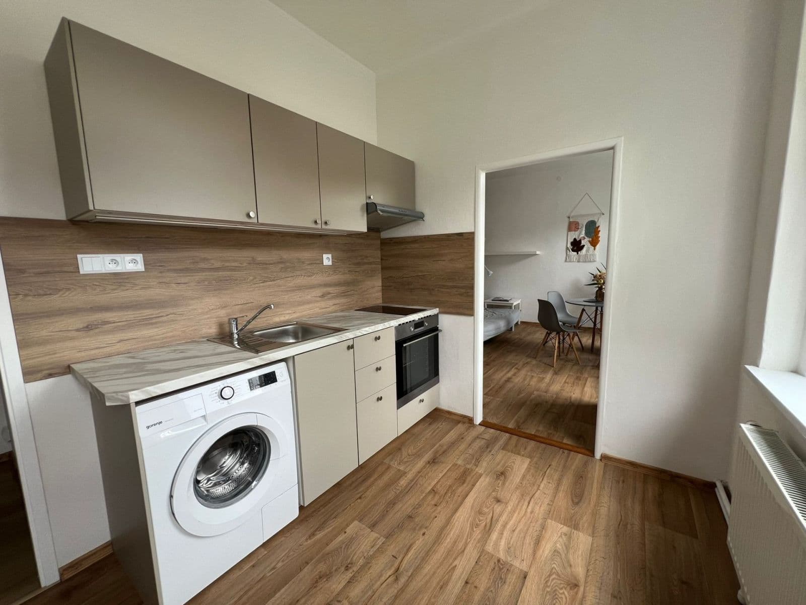 Pronájem bytu 1+1 37 m², náměstí Emy Destinové, Karlovy Vary, Karlovarský kraj Pronájem bytu 1+1 37 m², náměstí Emy Destinové, Karlovy Vary, Karlovarský kraj