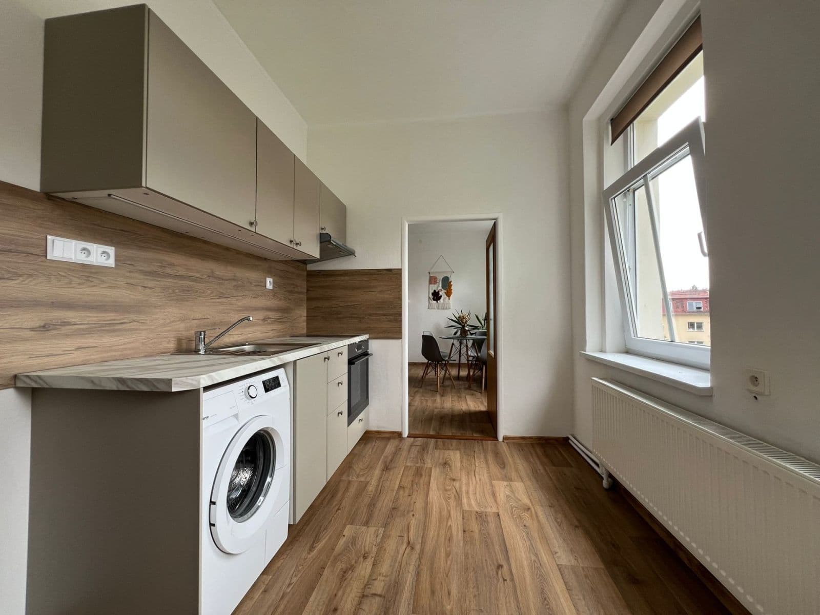 Pronájem bytu 1+1 37 m², náměstí Emy Destinové, Karlovy Vary, Karlovarský kraj Pronájem bytu 1+1 37 m², náměstí Emy Destinové, Karlovy Vary, Karlovarský kraj