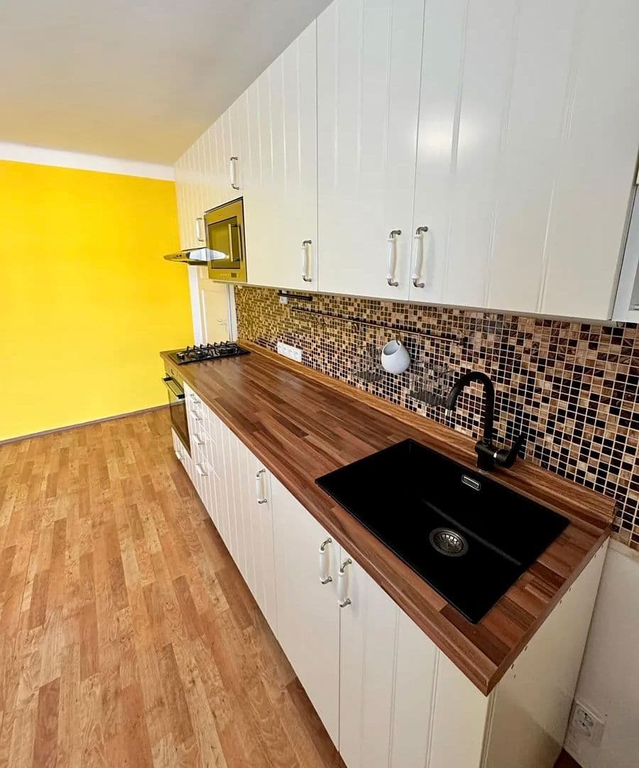 Pronájem bytu 2+kk 40 m², Dlouhá, Horní Slavkov, Karlovarský kraj Pronájem bytu 2+kk 40 m², Dlouhá, Horní Slavkov, Karlovarský kraj