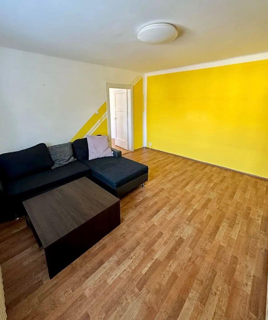 Pronájem bytu 2+kk 40 m², Dlouhá, Horní Slavkov, Karlovarský kraj Pronájem bytu 2+kk 40 m², Dlouhá, Horní Slavkov, Karlovarský kraj