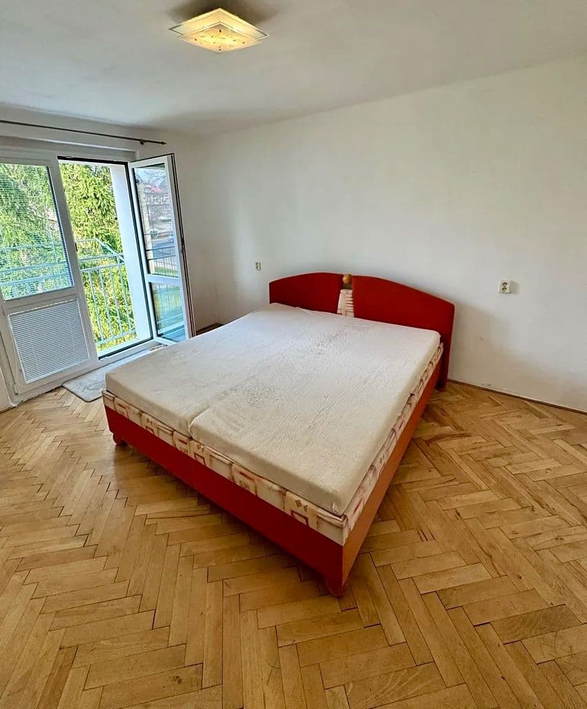 Pronájem bytu 2+kk 40 m², Dlouhá, Horní Slavkov, Karlovarský kraj Pronájem bytu 2+kk 40 m², Dlouhá, Horní Slavkov, Karlovarský kraj