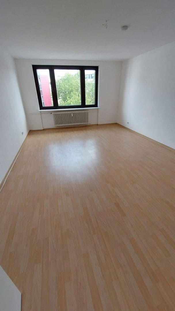 Pronájem bytu 2+1 68 m², St.Johanner Straße, 39, Saarbrücken, Země Sársko Pronájem bytu 2+1 68 m², St.Johanner Straße, 39, Saarbrücken, Země Sársko