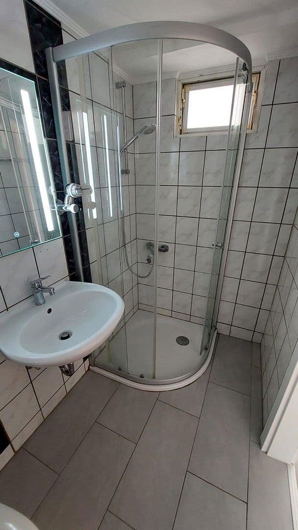 Pronájem bytu 2+1 68 m², St.Johanner Straße, 39, Saarbrücken, Země Sársko Pronájem bytu 2+1 68 m², St.Johanner Straße, 39, Saarbrücken, Země Sársko