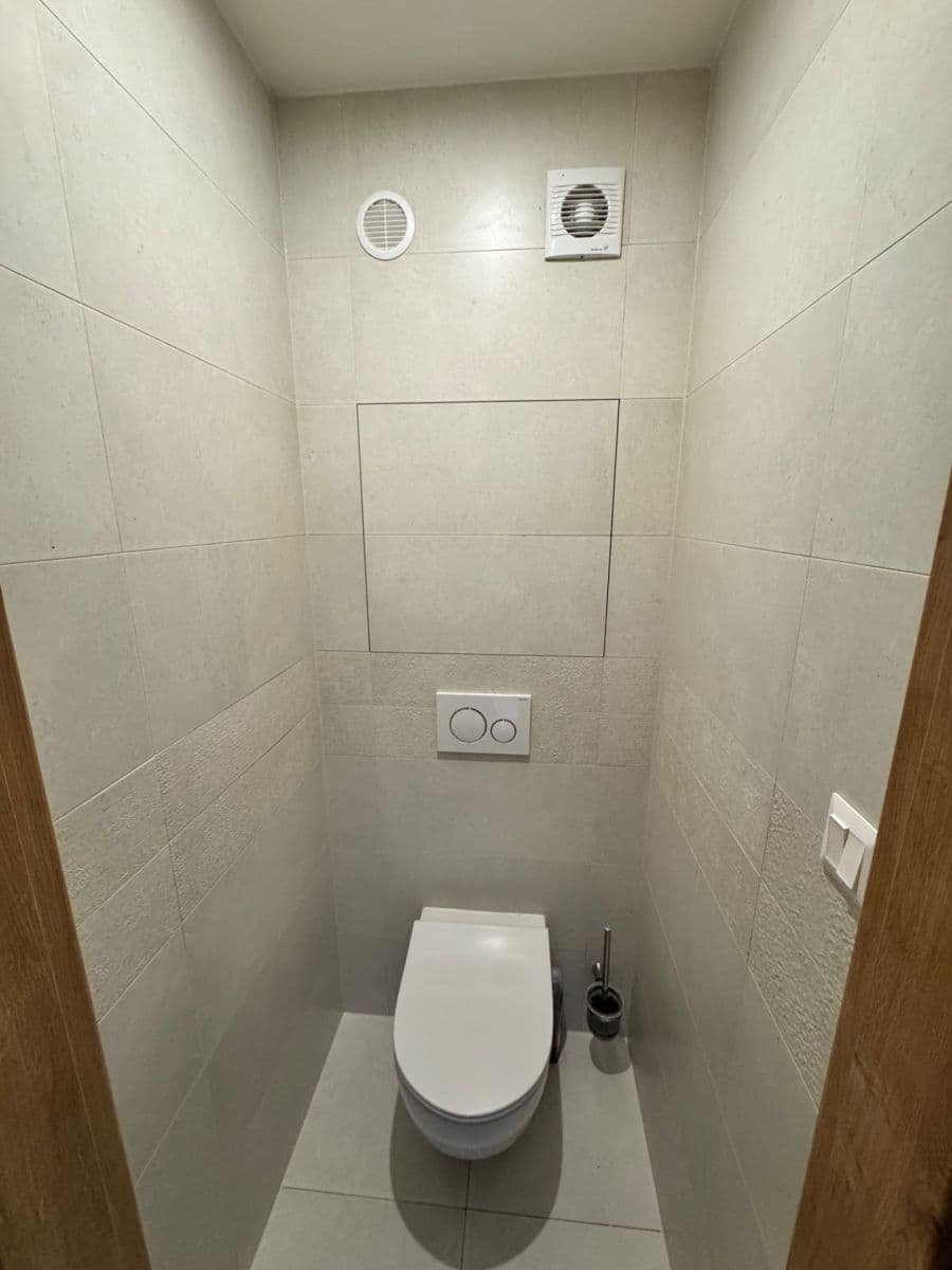 Prodej bytu 3+1 71 m², Mezi Školami, Praha, Praha Prodej bytu 3+1 71 m², Mezi Školami, Praha, Praha