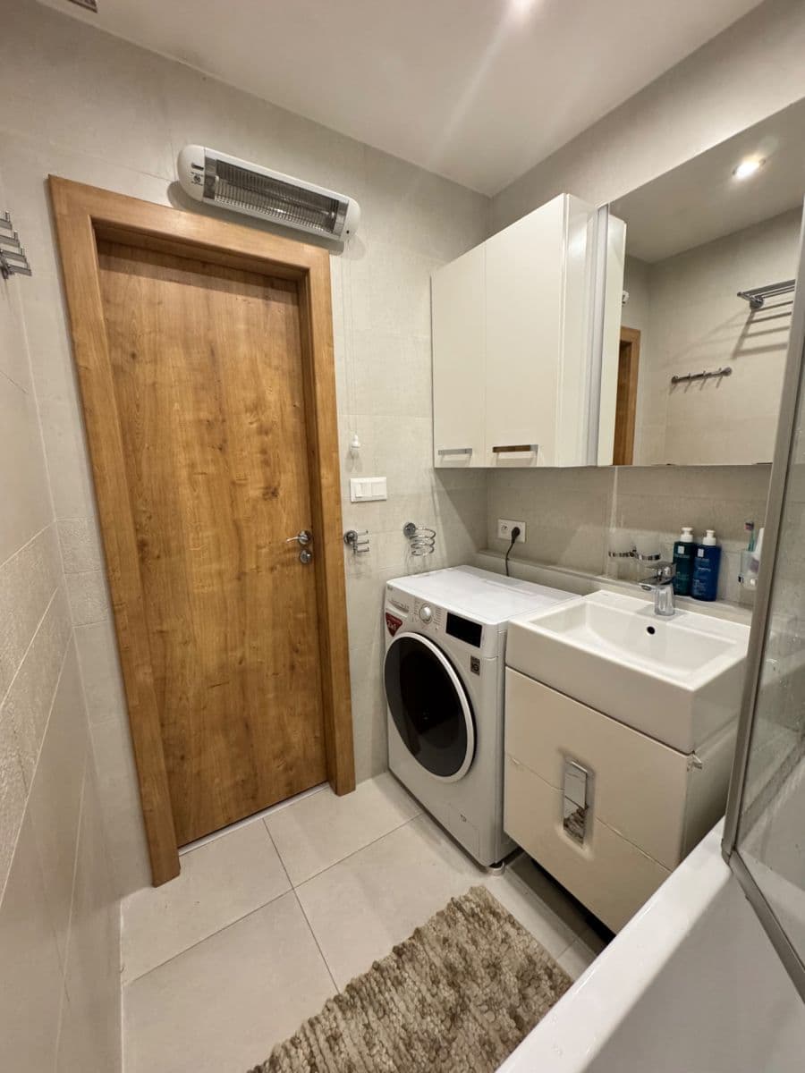 Prodej bytu 3+1 71 m², Mezi Školami, Praha, Praha Prodej bytu 3+1 71 m², Mezi Školami, Praha, Praha