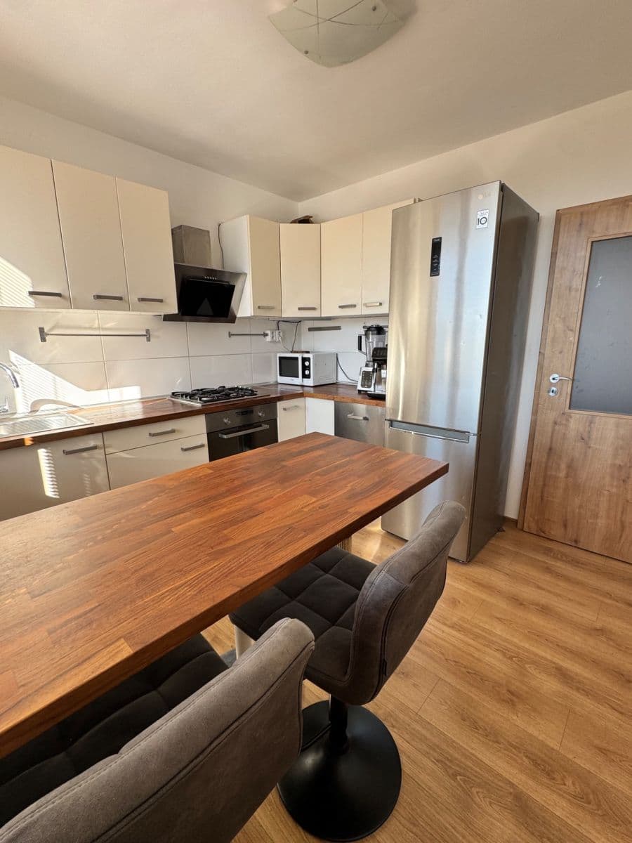 Prodej bytu 3+1 71 m², Mezi Školami, Praha, Praha Prodej bytu 3+1 71 m², Mezi Školami, Praha, Praha