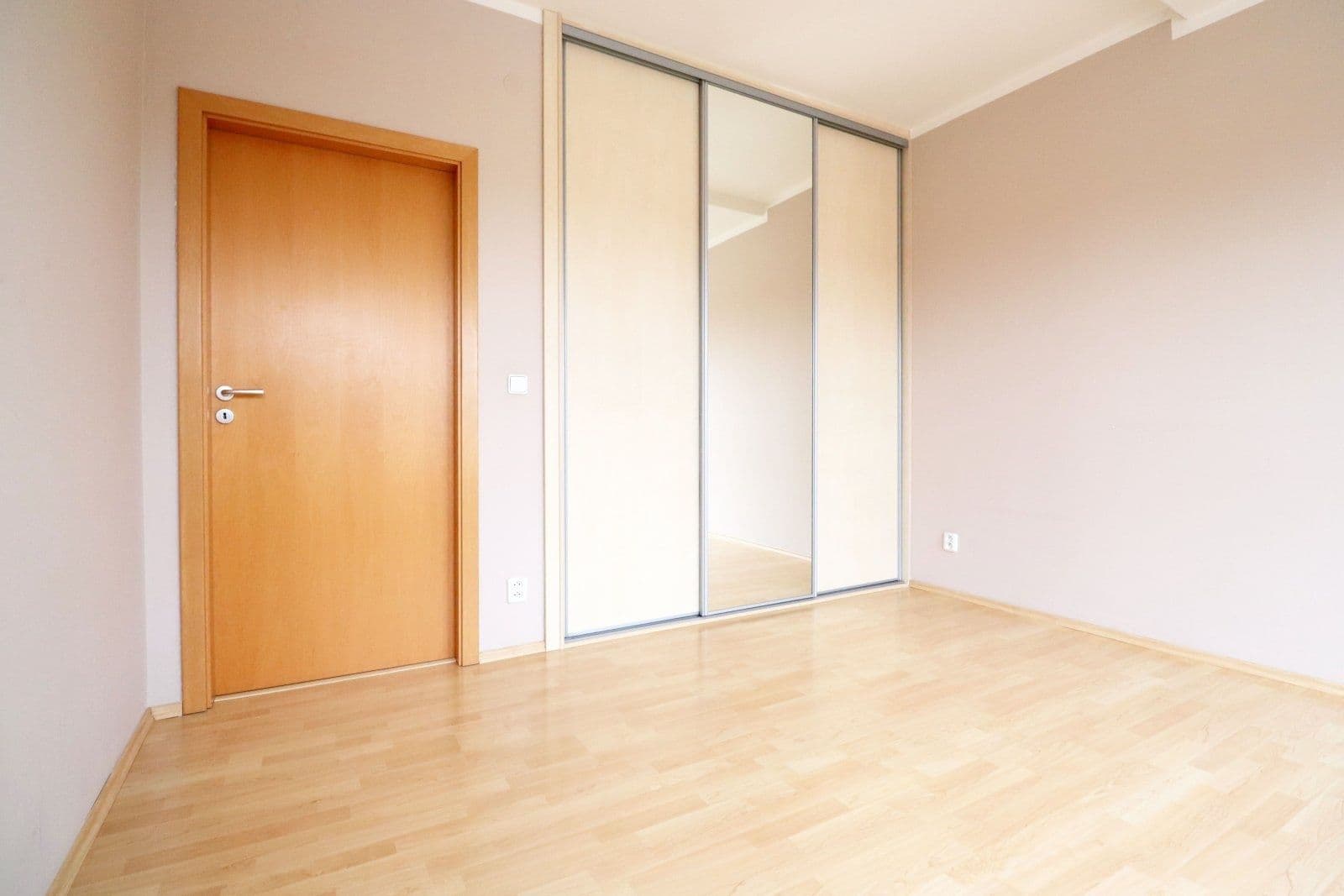 Pronájem bytu 3+kk 81 m², Hořelické náměstí, Rudná, Středočeský kraj Pronájem bytu 3+kk 81 m², Hořelické náměstí, Rudná, Středočeský kraj