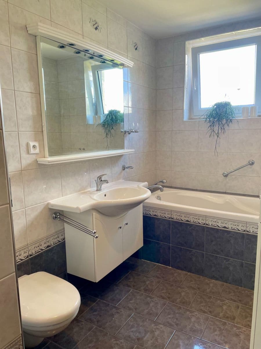 Pronájem bytu 3+1 89 m², K Červenému vrchu, Praha, Praha Pronájem bytu 3+1 89 m², K Červenému vrchu, Praha, Praha