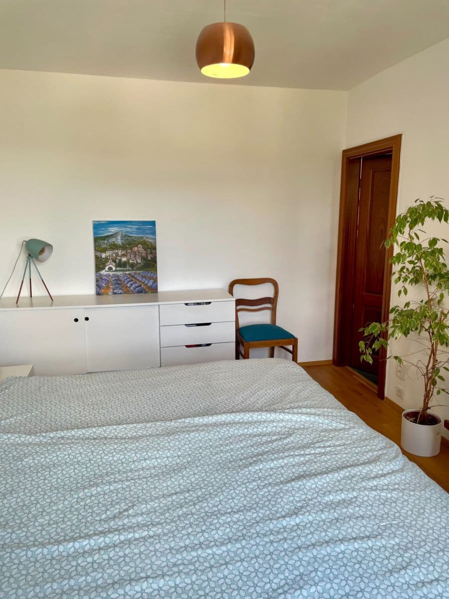 Pronájem bytu 3+1 89 m², K Červenému vrchu, Praha, Praha Pronájem bytu 3+1 89 m², K Červenému vrchu, Praha, Praha