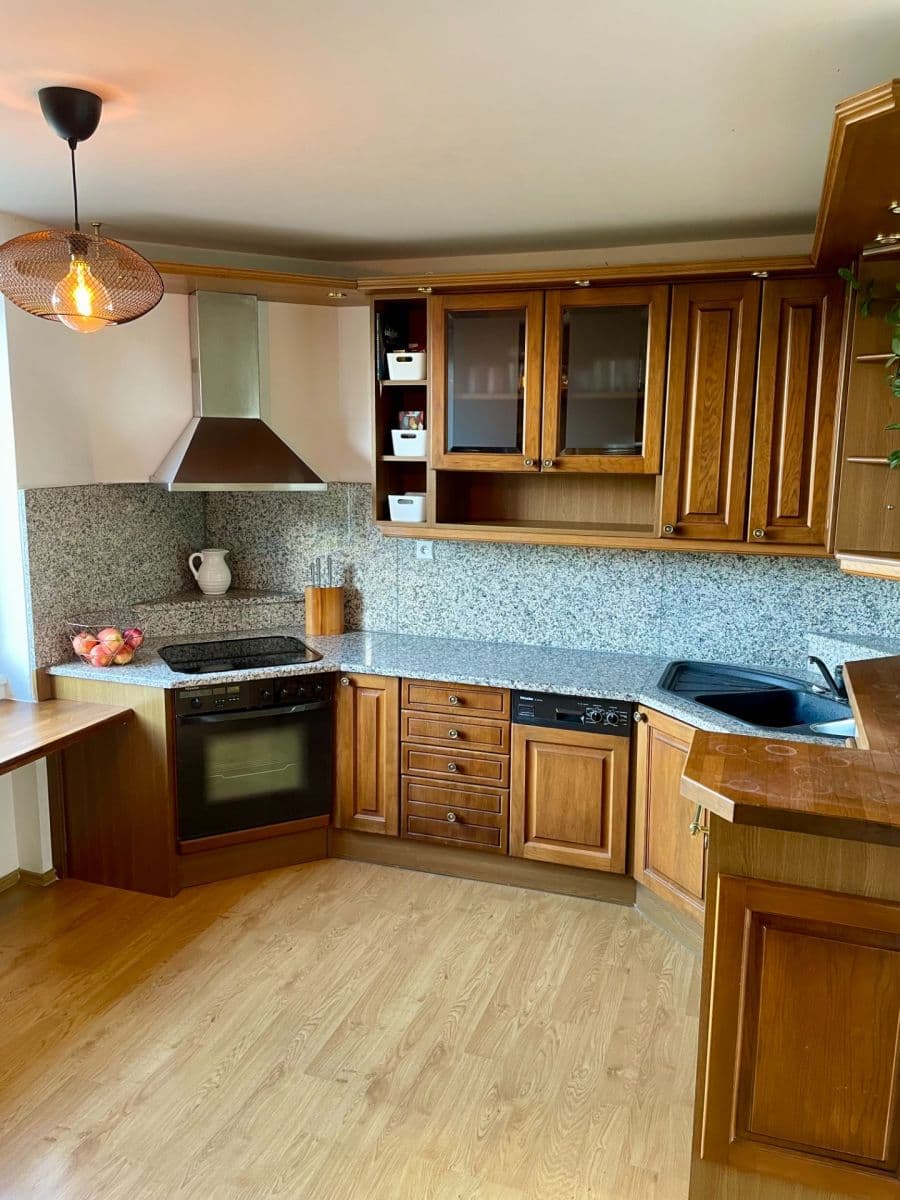 Pronájem bytu 3+1 89 m², K Červenému vrchu, Praha, Praha Pronájem bytu 3+1 89 m², K Červenému vrchu, Praha, Praha