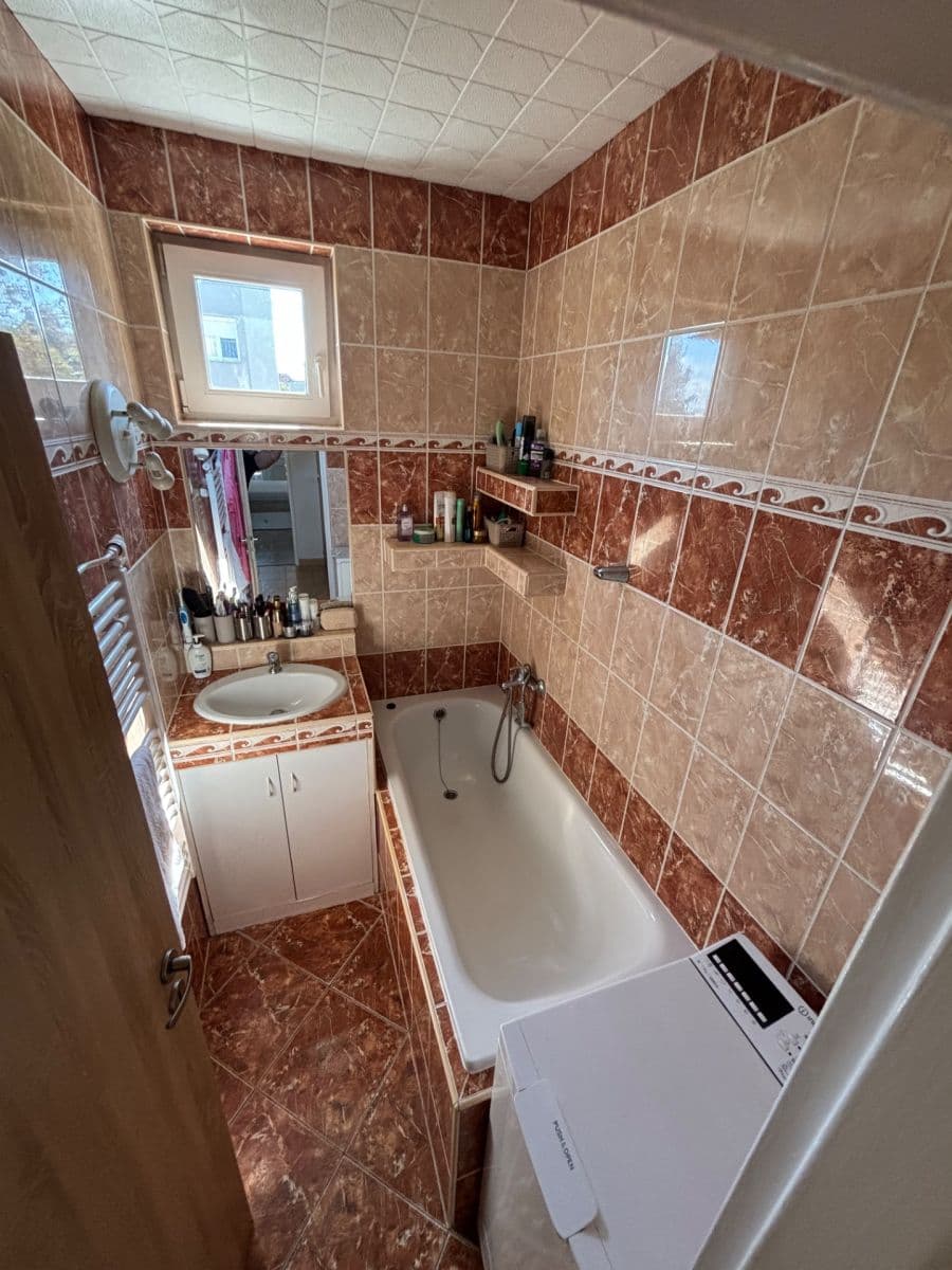 Prodej bytu 3+1 72 m², 9. května, Hrušovany nad Jevišovkou, Jihomoravský kraj Prodej bytu 3+1 72 m², 9. května, Hrušovany nad Jevišovkou, Jihomoravský kraj