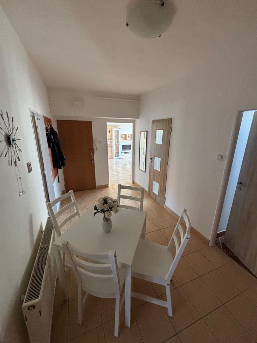 Prodej bytu 3+1 72 m², 9. května, Hrušovany nad Jevišovkou, Jihomoravský kraj Prodej bytu 3+1 72 m², 9. května, Hrušovany nad Jevišovkou, Jihomoravský kraj