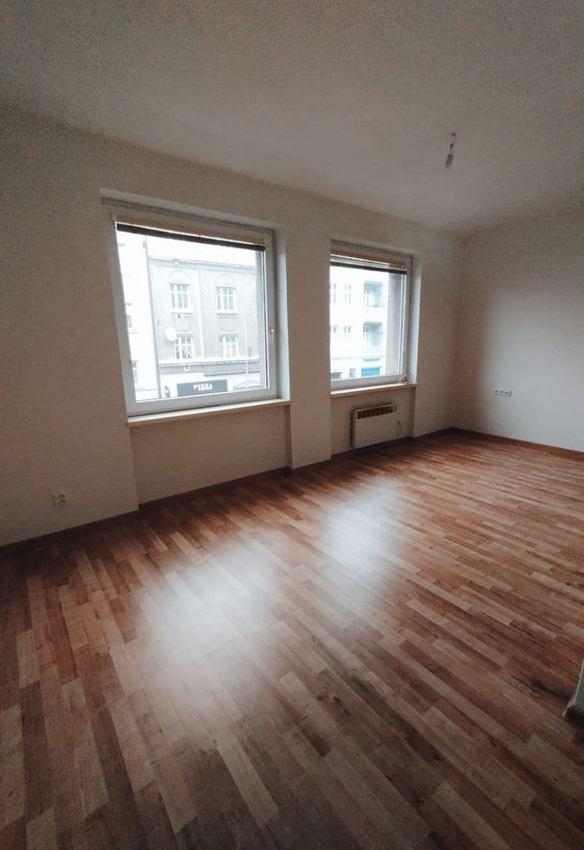Pronájem bytu 1+kk 28 m², Majakovského, Karlovy Vary, Karlovarský kraj Pronájem bytu 1+kk 28 m², Majakovského, Karlovy Vary, Karlovarský kraj