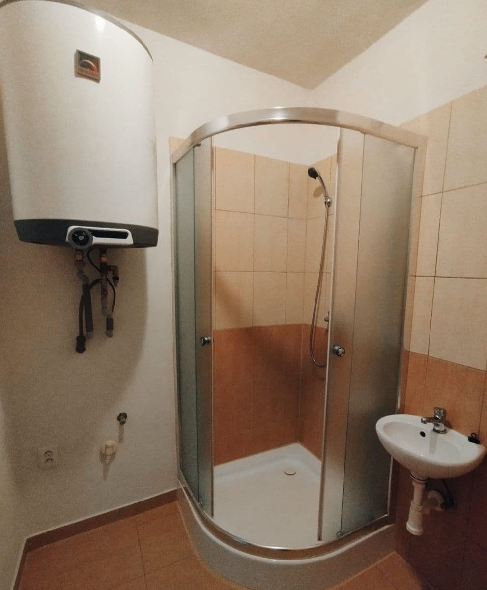 Pronájem bytu 1+kk 28 m², Majakovského, Karlovy Vary, Karlovarský kraj Pronájem bytu 1+kk 28 m², Majakovského, Karlovy Vary, Karlovarský kraj