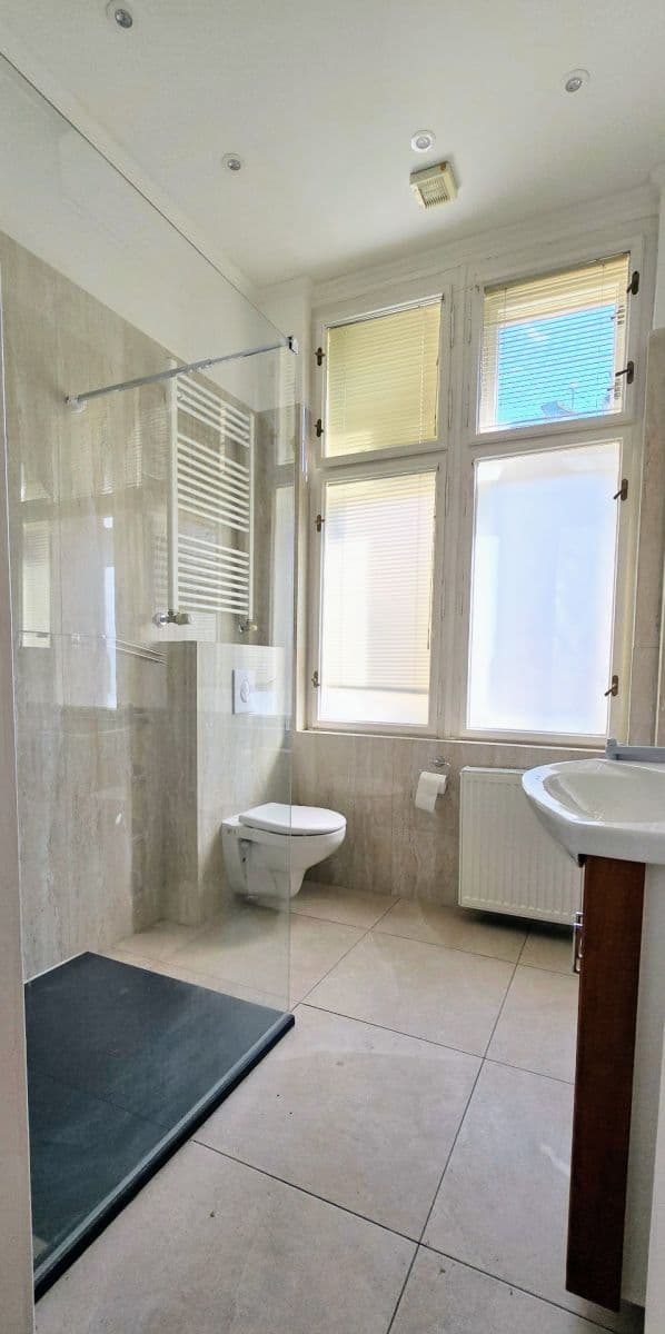 Prodej bytu 3+kk 91 m², Krále Jiřího, Karlovy Vary, Karlovarský kraj Prodej bytu 3+kk 91 m², Krále Jiřího, Karlovy Vary, Karlovarský kraj