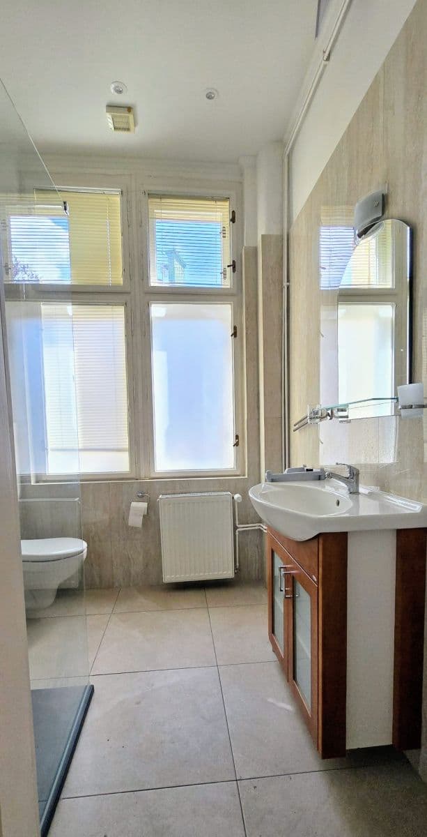 Prodej bytu 3+kk 91 m², Krále Jiřího, Karlovy Vary, Karlovarský kraj Prodej bytu 3+kk 91 m², Krále Jiřího, Karlovy Vary, Karlovarský kraj