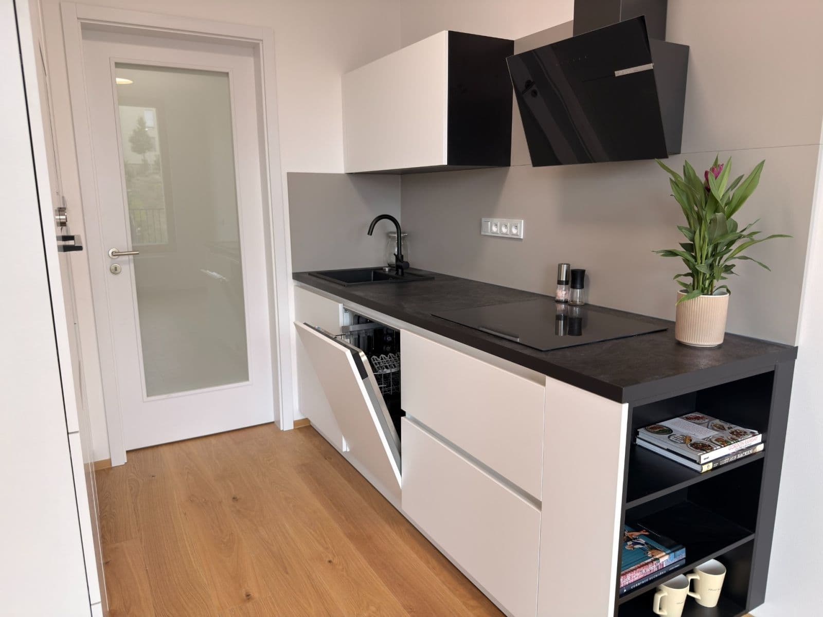 Pronájem bytu 1+kk 35 m², Vladimíra Kobranova, Praha, Praha Pronájem bytu 1+kk 35 m², Vladimíra Kobranova, Praha, Praha