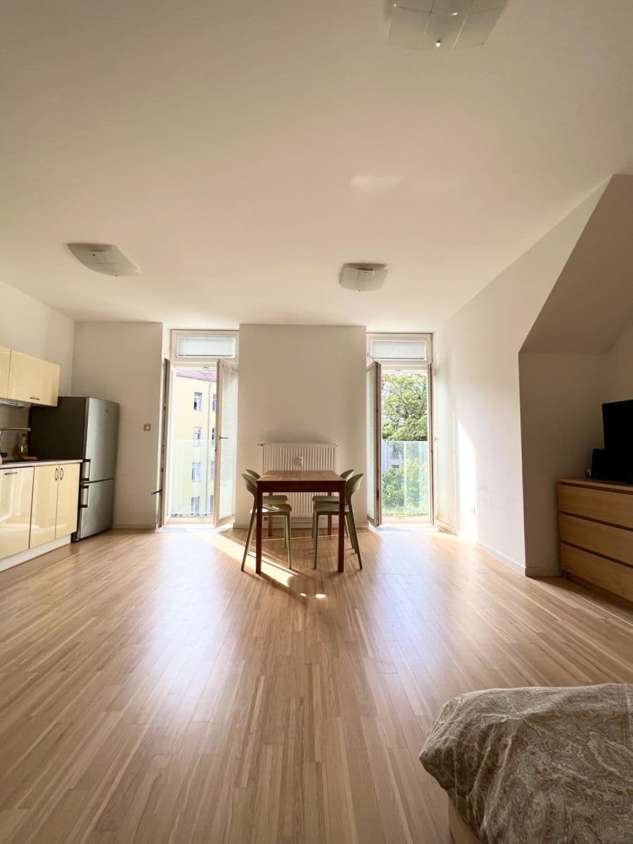 Pronájem bytu 1+kk 38 m², Bořivojova, Praha, Praha Pronájem bytu 1+kk 38 m², Bořivojova, Praha, Praha
