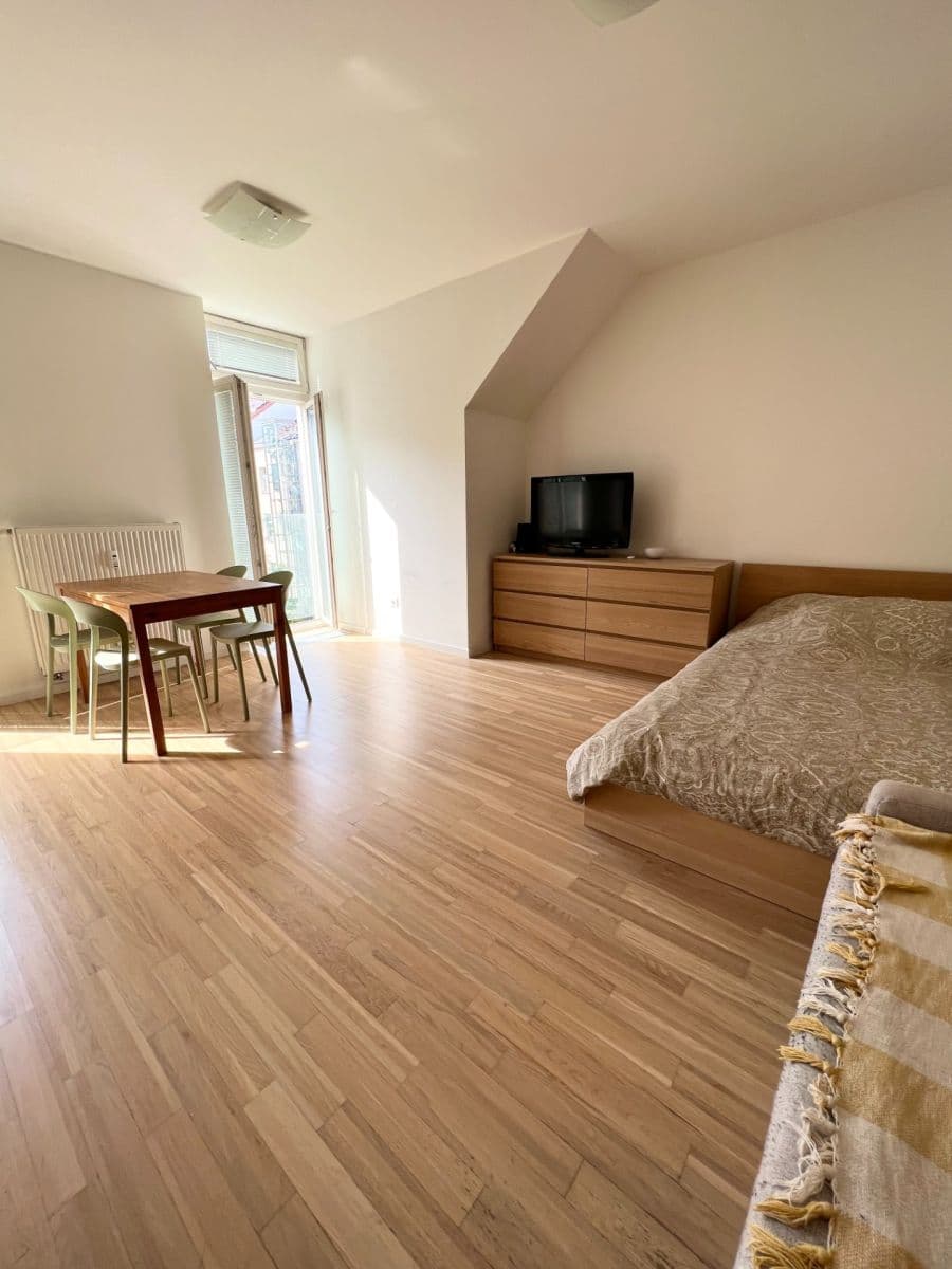 Pronájem bytu 1+kk 38 m², Bořivojova, Praha, Praha Pronájem bytu 1+kk 38 m², Bořivojova, Praha, Praha