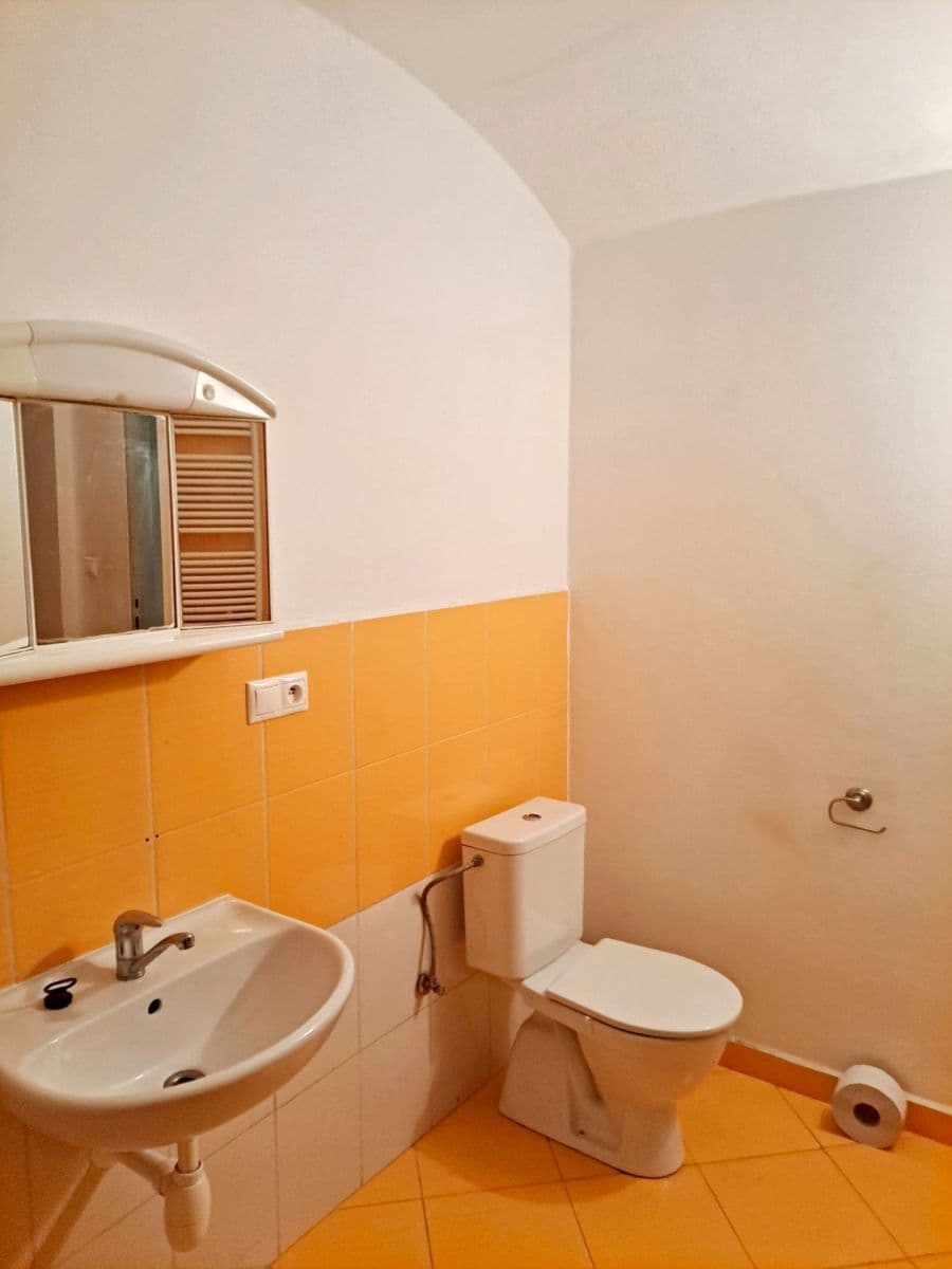 Pronájem bytu 2+kk 65 m², Husova, Třeboň, Jihočeský kraj Pronájem bytu 2+kk 65 m², Husova, Třeboň, Jihočeský kraj