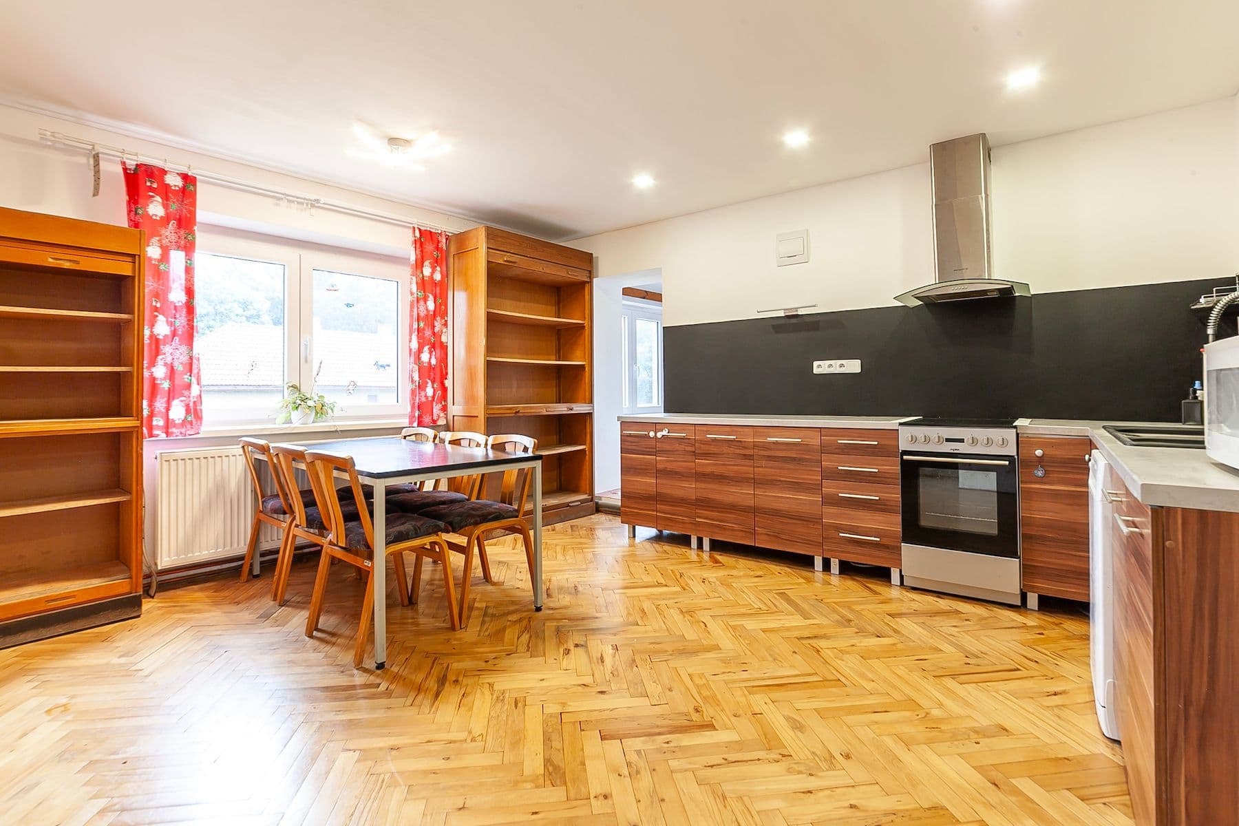 Prodej domu 180 m², pozemek 1.776 m², Drahobudice, Středočeský kraj Prodej domu 180 m², pozemek 1.776 m², Drahobudice, Středočeský kraj