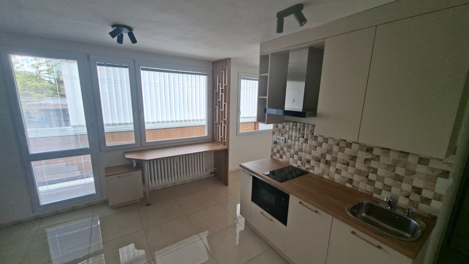 Pronájem bytu 1+kk 34 m², Čs. armády, Kladno, Středočeský kraj Pronájem bytu 1+kk 34 m², Čs. armády, Kladno, Středočeský kraj