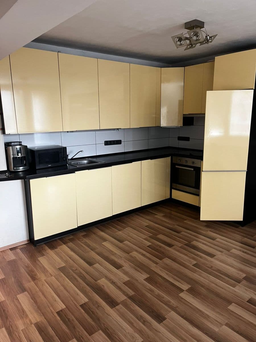 Prodej bytu 2+kk 39 m², sídl. Hůrka, Kralupy nad Vltavou, Středočeský kraj Prodej bytu 2+kk 39 m², sídl. Hůrka, Kralupy nad Vltavou, Středočeský kraj