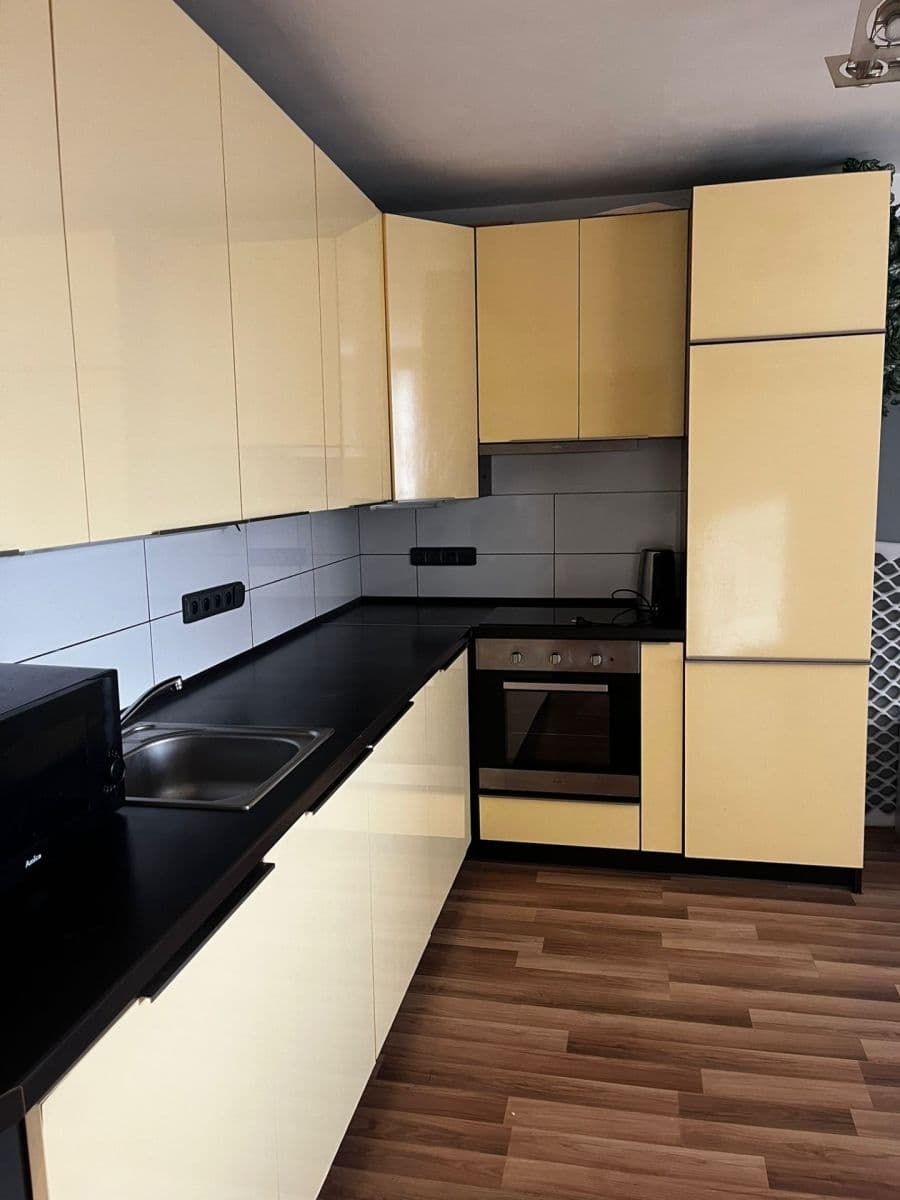 Prodej bytu 2+kk 39 m², sídl. Hůrka, Kralupy nad Vltavou, Středočeský kraj Prodej bytu 2+kk 39 m², sídl. Hůrka, Kralupy nad Vltavou, Středočeský kraj