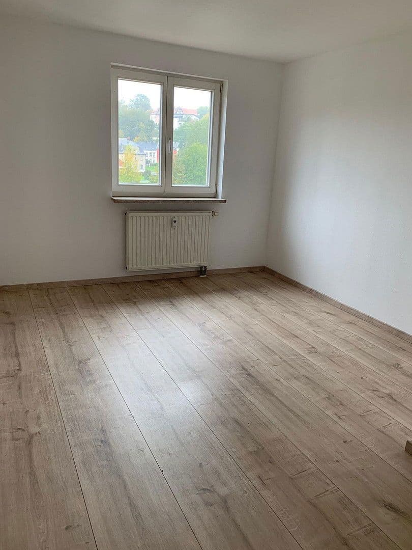 Pronájem bytu 2+1 56 m², Bahnhofstraße 4, Reichenbach, Sasko Pronájem bytu 2+1 56 m², Bahnhofstraße 4, Reichenbach, Sasko