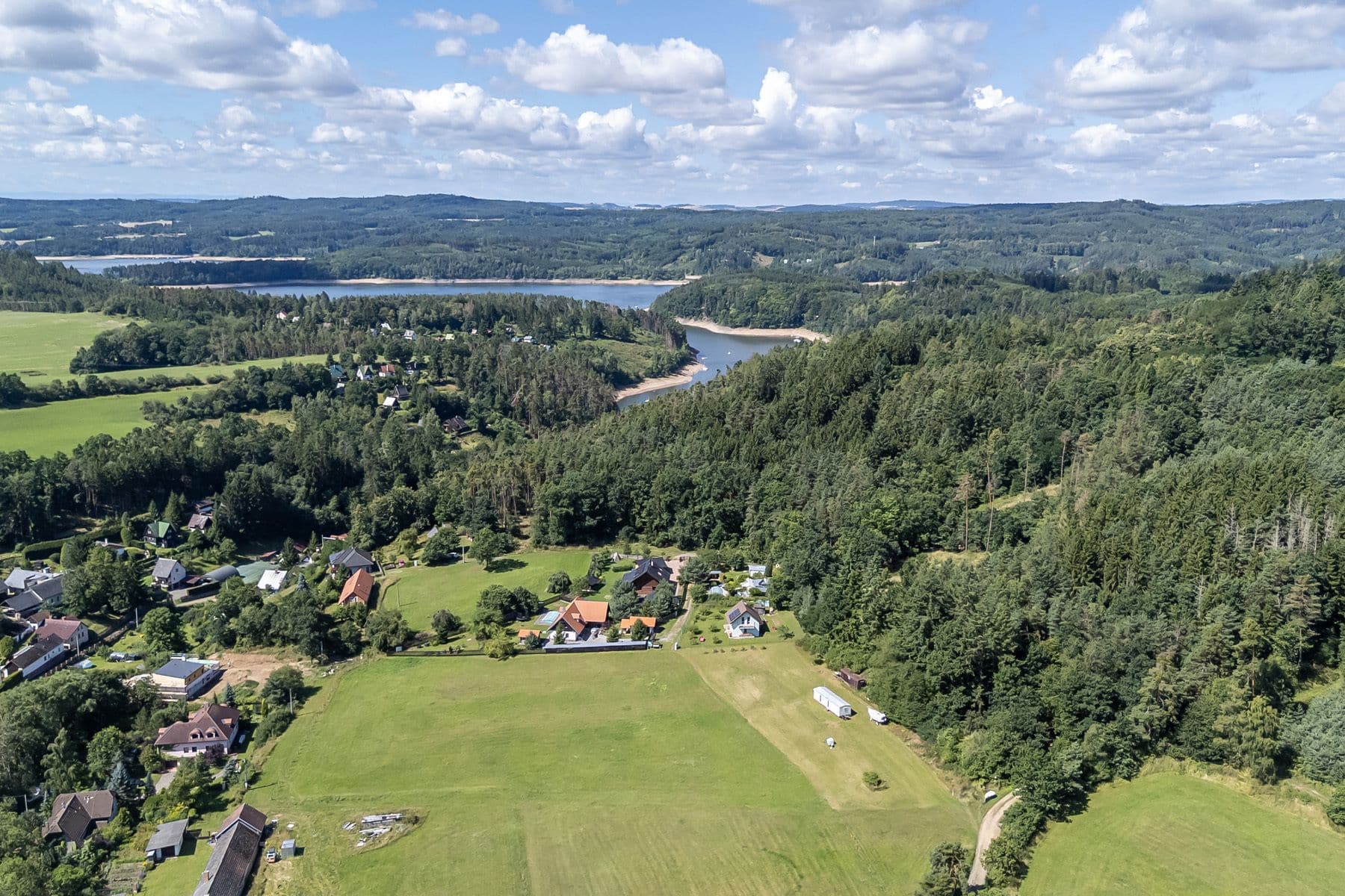 Prodej pozemku 2.863 m², Klučenice, Středočeský kraj Prodej pozemku 2.863 m², Klučenice, Středočeský kraj