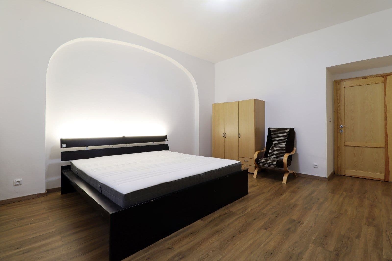 Pronájem bytu 4+1 105 m², U smaltovny, Praha, Praha Pronájem bytu 4+1 105 m², U smaltovny, Praha, Praha