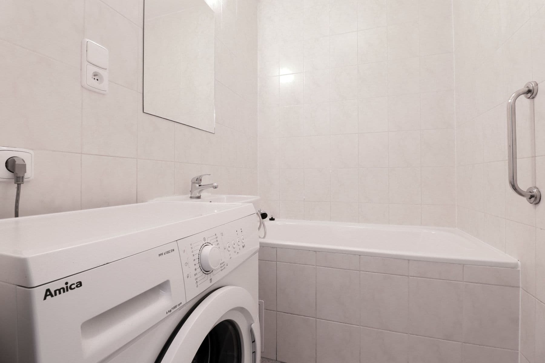 Pronájem bytu 1+kk 29 m², Semická, Praha, Praha Pronájem bytu 1+kk 29 m², Semická, Praha, Praha