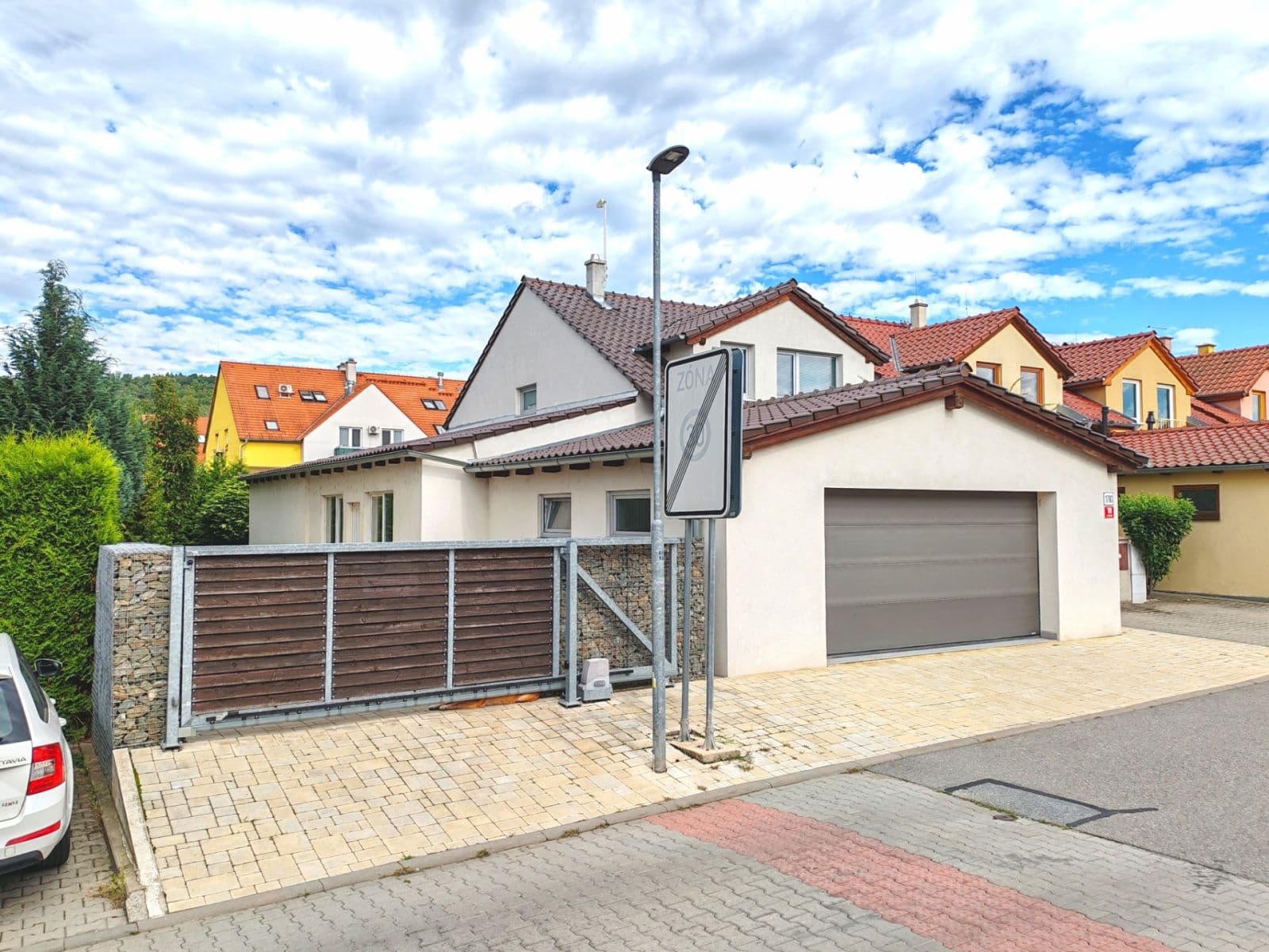 Prodej domu 226 m², pozemek 597 m², Dušínova, Kuřim, Jihomoravský kraj Prodej domu 226 m², pozemek 597 m², Dušínova, Kuřim, Jihomoravský kraj