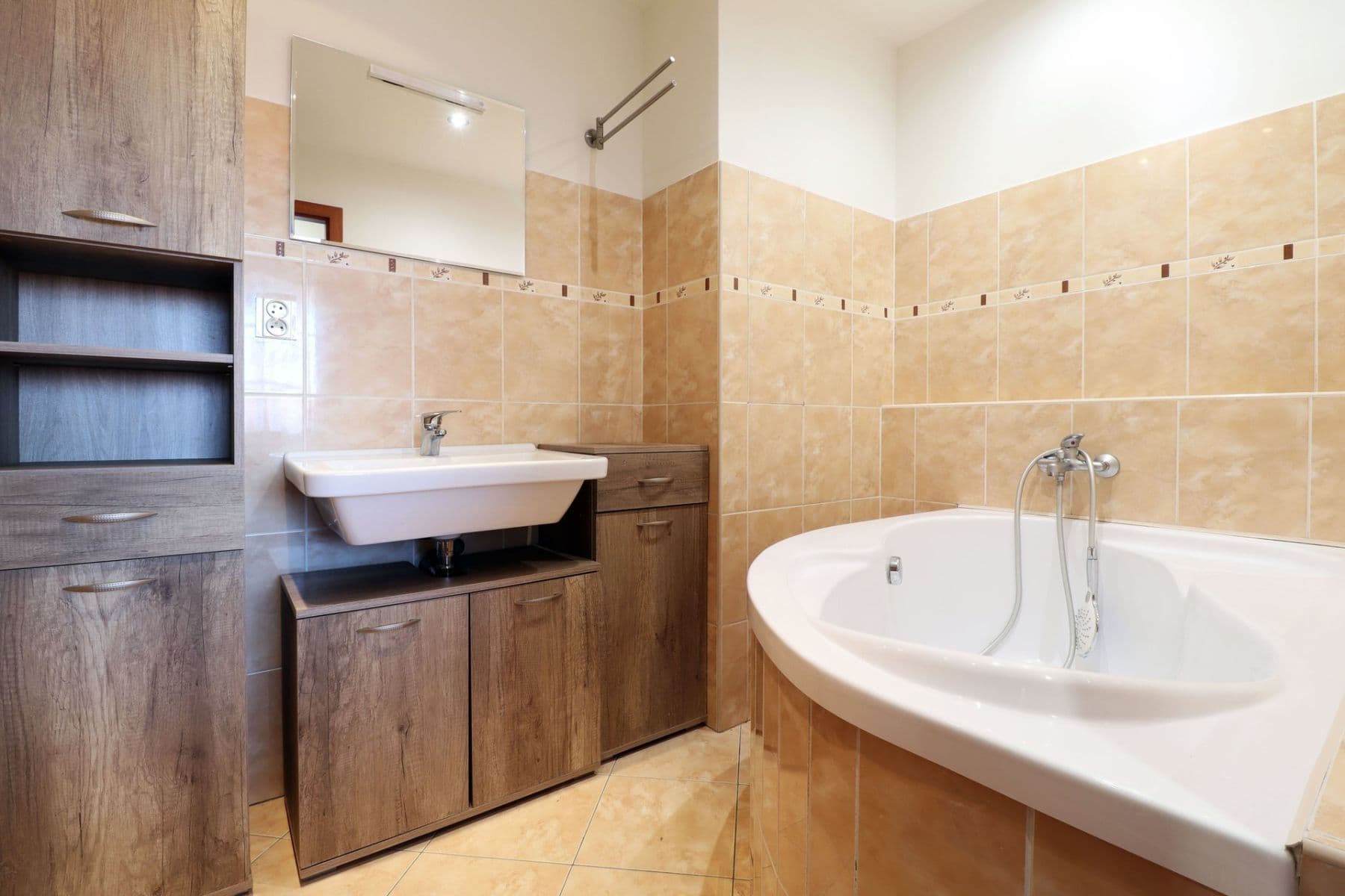 Pronájem bytu 3+1 76 m², Kojetická, Neratovice, Středočeský kraj Pronájem bytu 3+1 76 m², Kojetická, Neratovice, Středočeský kraj