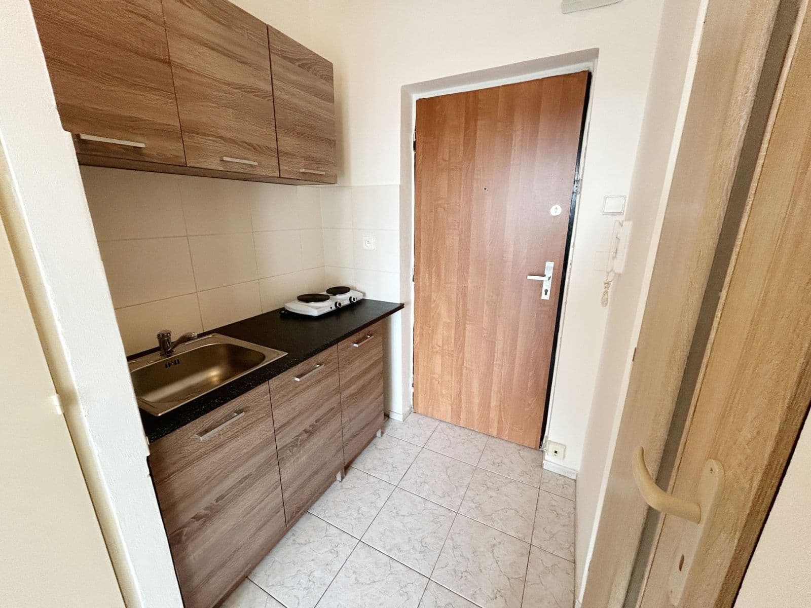 Pronájem bytu 1+kk 26 m², Dukel. hrdinů, Rakovník, Středočeský kraj Pronájem bytu 1+kk 26 m², Dukel. hrdinů, Rakovník, Středočeský kraj