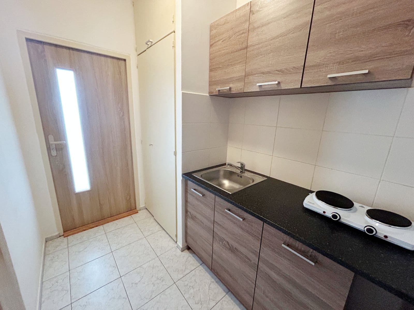 Pronájem bytu 1+kk 26 m², Dukel. hrdinů, Rakovník, Středočeský kraj Pronájem bytu 1+kk 26 m², Dukel. hrdinů, Rakovník, Středočeský kraj