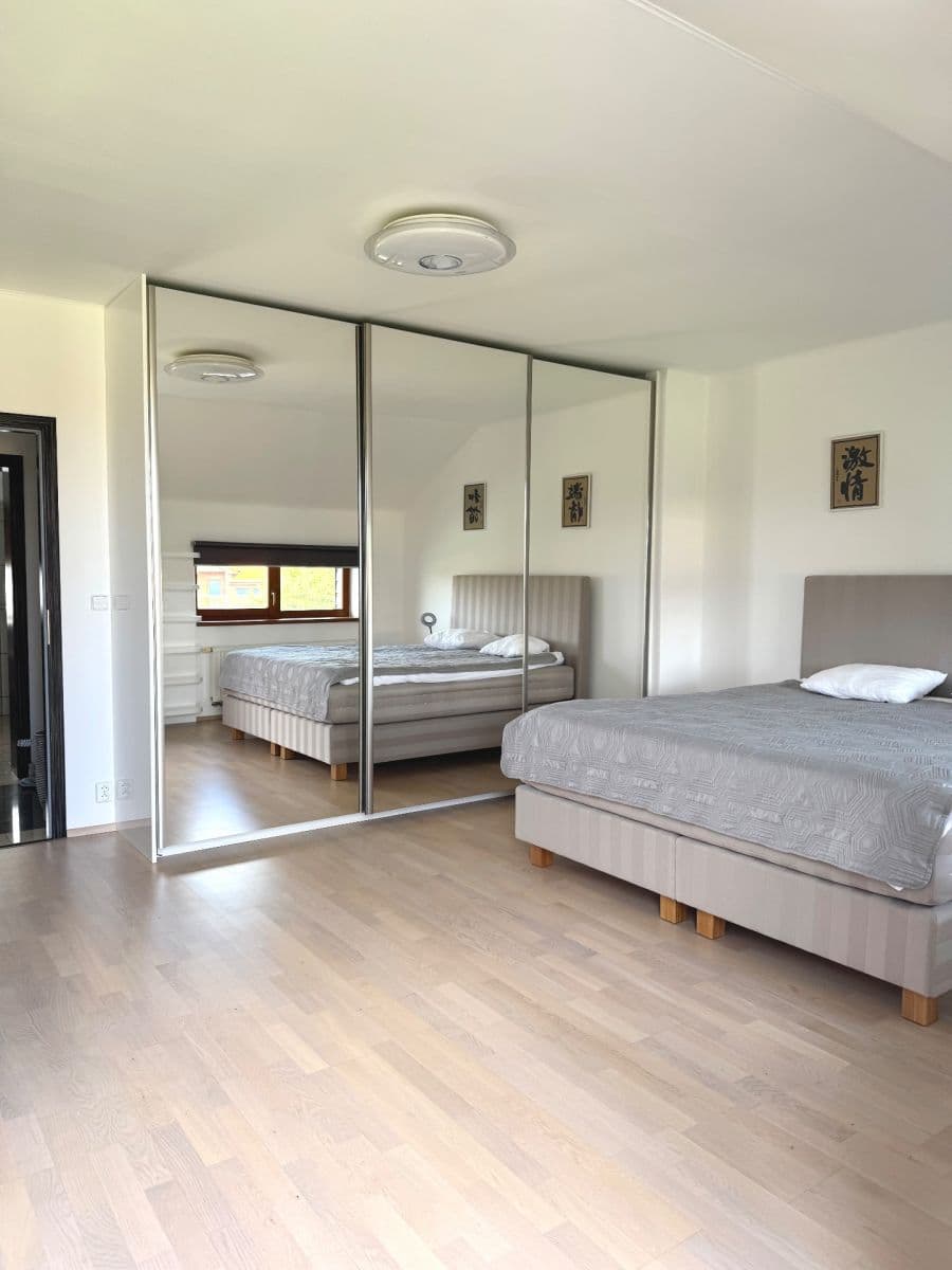 Prodej domu 182 m², pozemek 424 m², Kruhová, Nupaky, Středočeský kraj Prodej domu 182 m², pozemek 424 m², Kruhová, Nupaky, Středočeský kraj