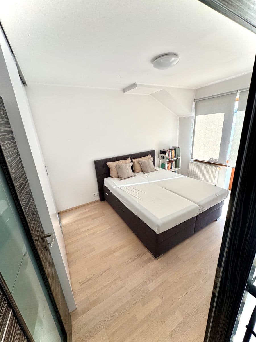 Prodej domu 182 m², pozemek 424 m², Kruhová, Nupaky, Středočeský kraj Prodej domu 182 m², pozemek 424 m², Kruhová, Nupaky, Středočeský kraj