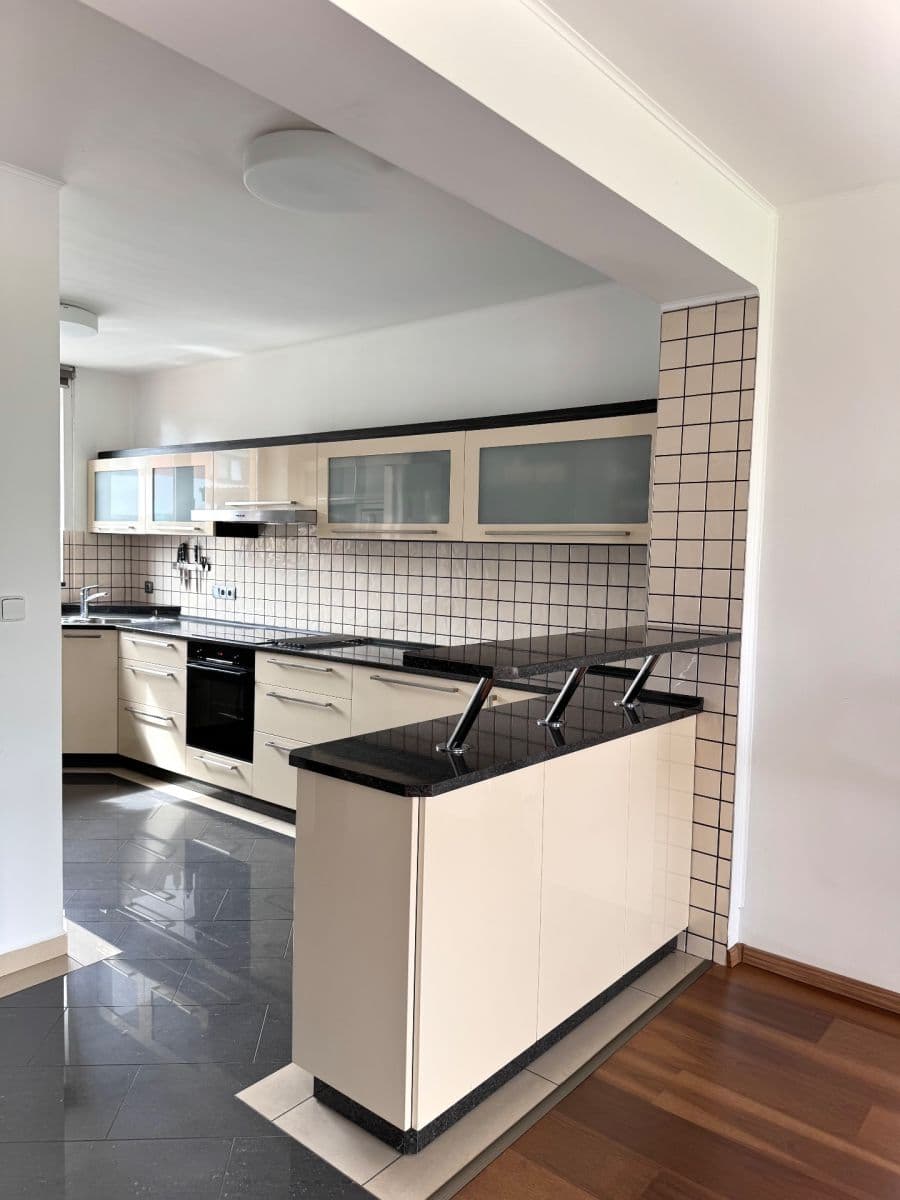 Prodej domu 182 m², pozemek 424 m², Kruhová, Nupaky, Středočeský kraj Prodej domu 182 m², pozemek 424 m², Kruhová, Nupaky, Středočeský kraj